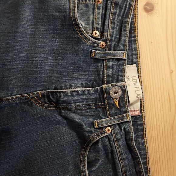 Levis Vintage 519 med wash low rise flare bell bottom jeans - Picture 4 of 6